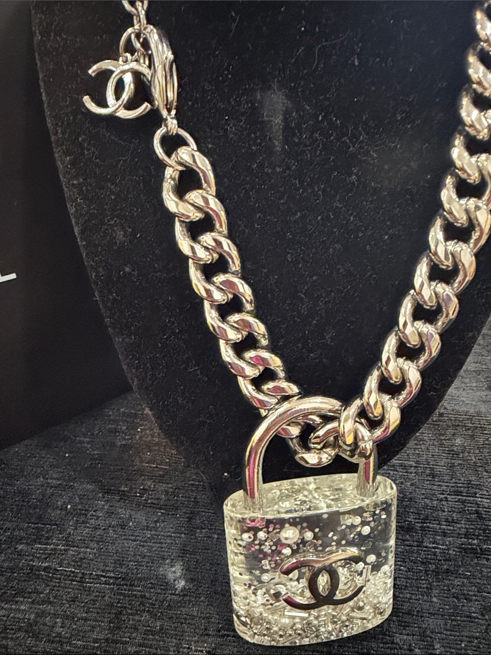 CHANEL  Chunky Chain Necklace with large Glitter Padlock Pendant - Picture 4 of 8